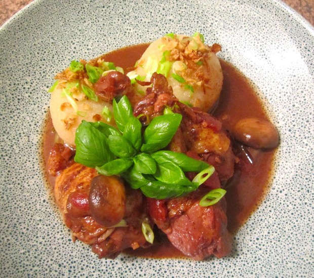 Fricasse Vom Huhn mit Kartoffelknoedeln