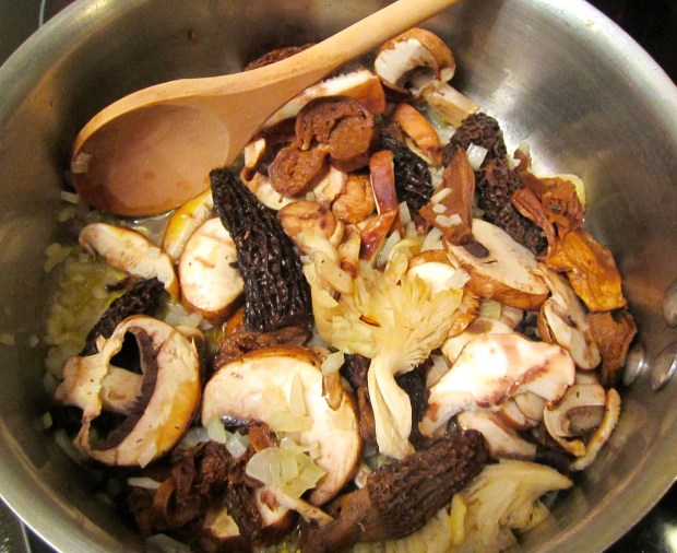 Saute Onions And Mushrooms In Olive Oil, Add Wine And cream, Reduce. Add Pasta , A Bit Of The Pasta Water, Salt, Pepper And Grated Aged Gruyere. If Too Thin, Add Cheese. If Too Thick, Add Pasta Water.