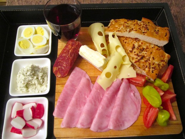 onion/garlic -focaccia, ham, emmenthaler, salame, brie, boiled egg, boursin, salted radishes, salted tomatoes, chilies & merlot