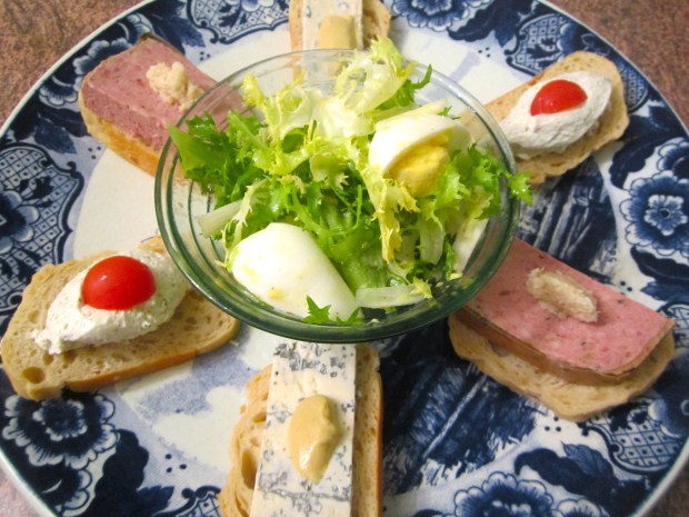sour dough bread, gorgonzola with dijon, pate with horseradish, boursin with tomato, frisée with egg in lime vinaigrette