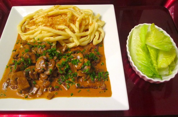 Jägerschnitzel Mit Nudeln Und Romaine  (Hunter's Schnitzel With oodles And Romaine) 
