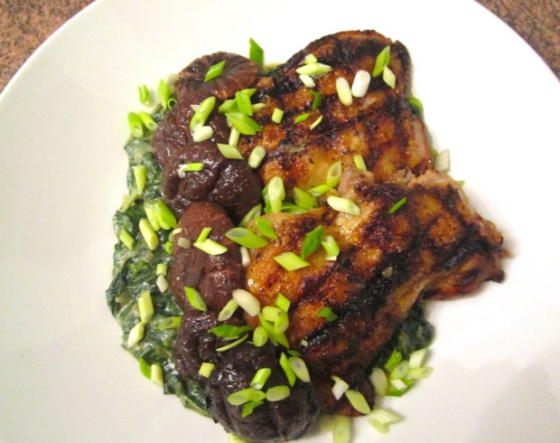 top spinach with chicken and shiitake, drizzle with lime juice, sprinkle with sliced scallion