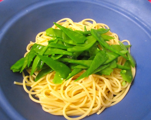 add pasta and snow peas to serving bowl