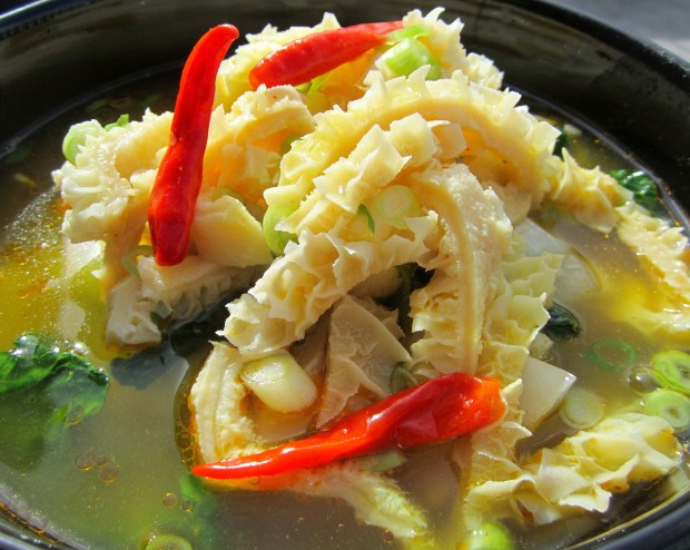 Chinese Beef Tripe And Egg Noodle Soup With Bok Choy And Chili (Mondongo Chino) (Kuttelsuppe Mit Nudeln)
