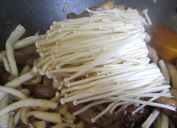 add mushrooms according to their cooking time