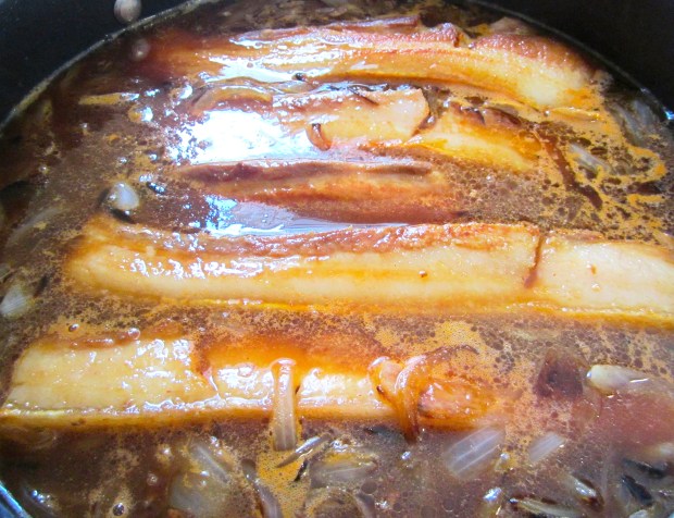 return pork to pan, add water