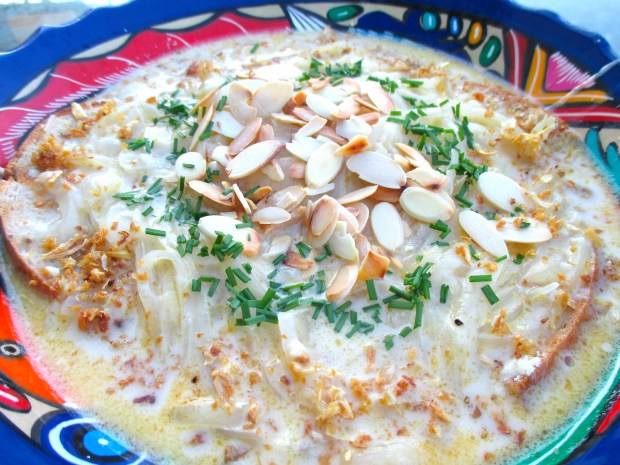 Soupe A L'Oignon Au Crème (Creamy French Onion Soup)