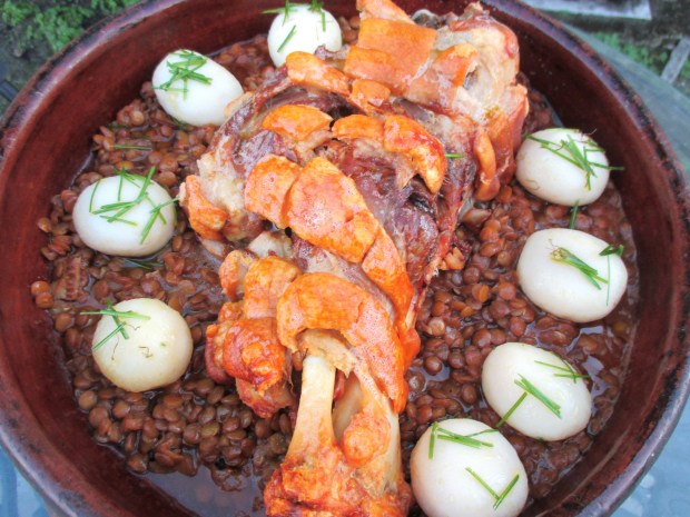 Gebratene Schweinehaxe, Saure Linsen & Schnittlauchkartoffeln (Roast Pork Hock)