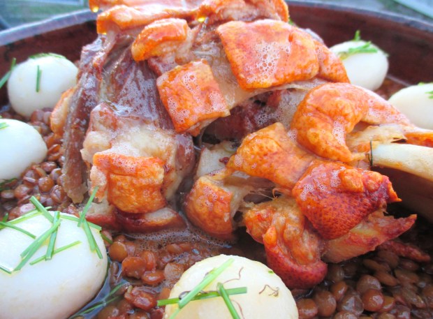 Gebratene Schweinehaxe, Saure Linsen & Schnittlauchkartoffeln (Roast Pork Hock)