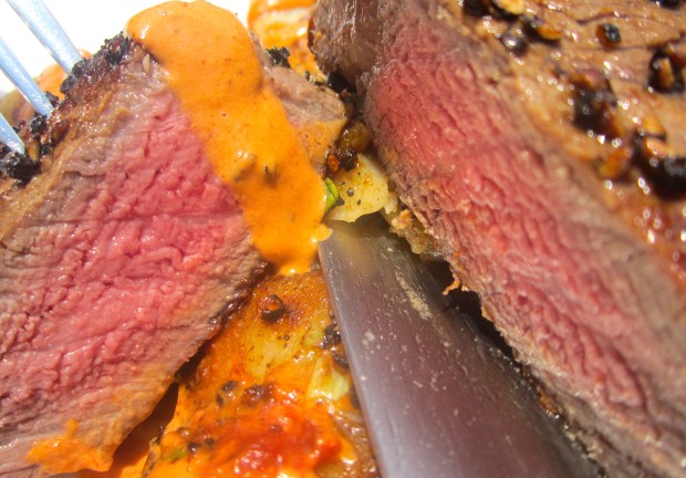 Filet Au Poivre Avec Pommes De Terre Lyonnaise