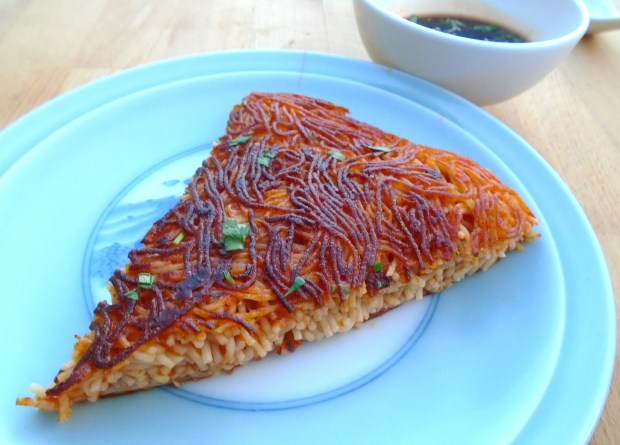 Fried Tomato-Noodles Pillow