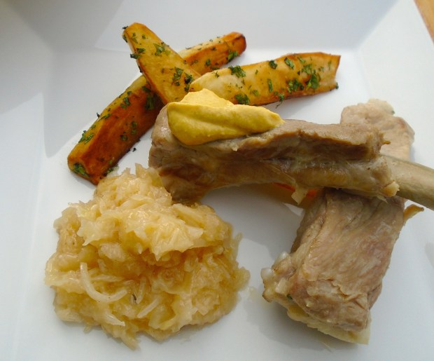 Schälrippchen Mit Sauerkraut Und Bratkartoffeln