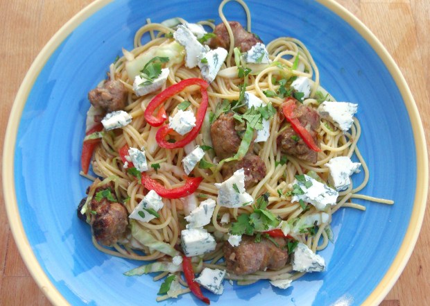 Spaghetti With Cabbage, Peppers And Gorgonzola