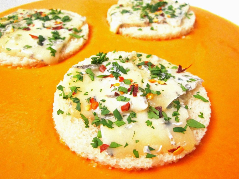Tomato Bisque with Gorgonzola Croûton